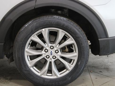 Used 2023 Ford Explorer Limited image 17