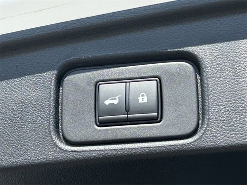 Used 2025 Nissan Pathfinder SV w/ SV Premium Package image 14