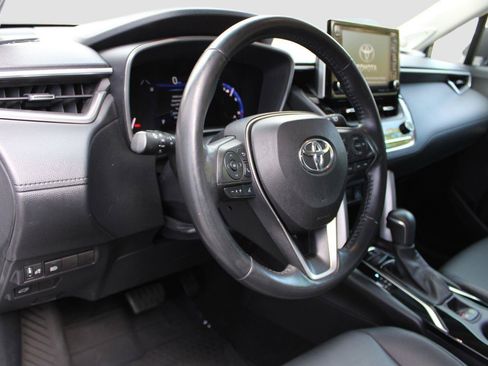 Used 2022 Toyota Corolla Cross XLE w/ Convenience Package FWD image 17