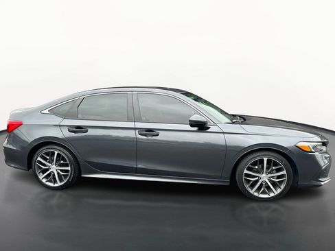 Used 2022 Honda Civic Touring image 2