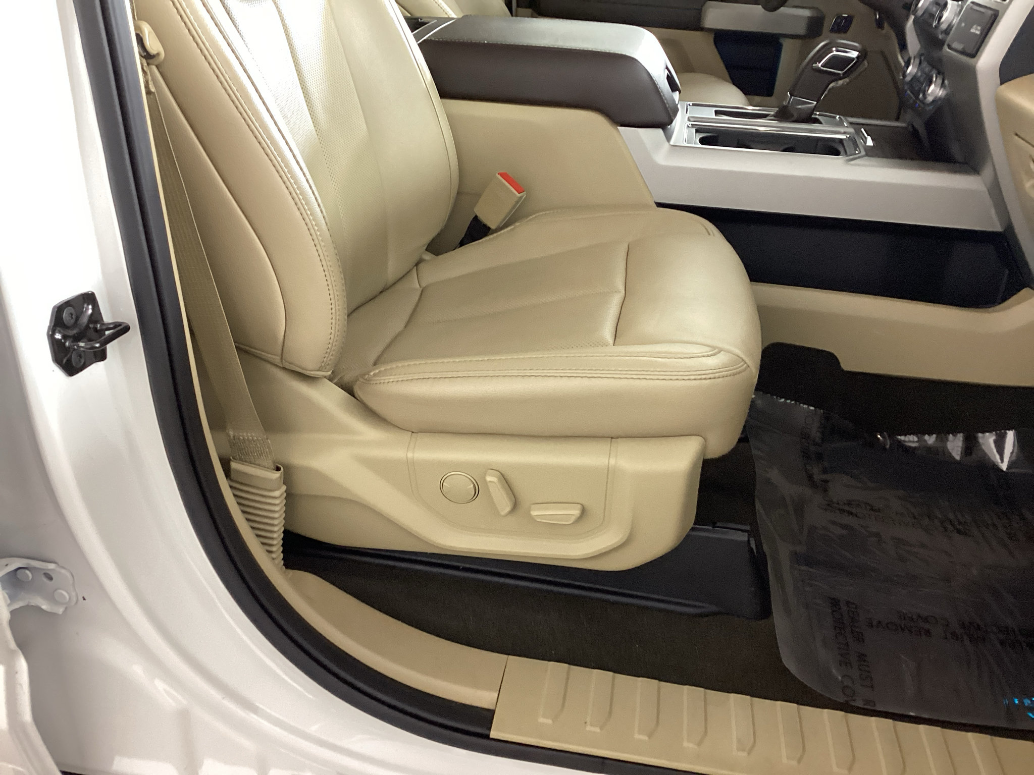 Used 2019 Ford F150 Lariat w/ Equipment Group 502A Luxury AWD/4WD image 9