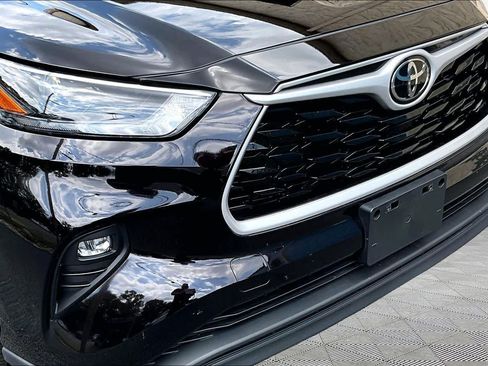 Used 2022 Toyota Highlander XLE FWD image 30