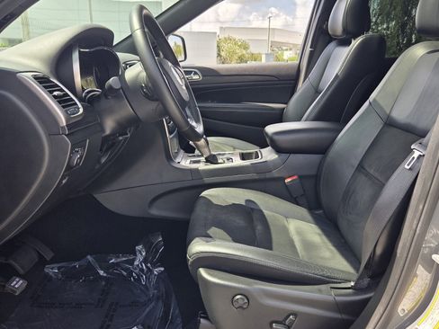 Used 2019 Jeep Grand Cherokee Altitude AWD/4WD image 10