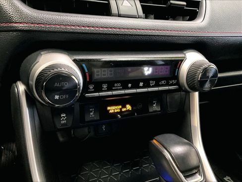 Used 2021 Toyota RAV4 SE image 26