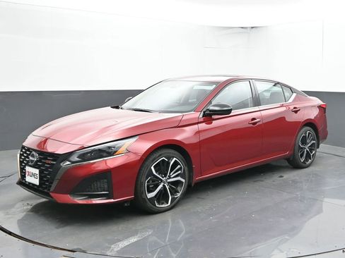 Used 2024 Nissan Altima 2.5 SR w/ SR Premium Package image 6