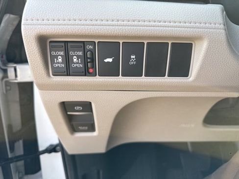 Used 2025 Honda Odyssey EX-L image 17