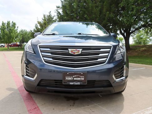 Used 2018 Cadillac XT5 Luxury w/ Driver Awareness Package FWD image 2