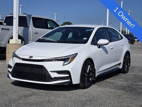 Used 2024 Toyota Corolla SE FWD image 3