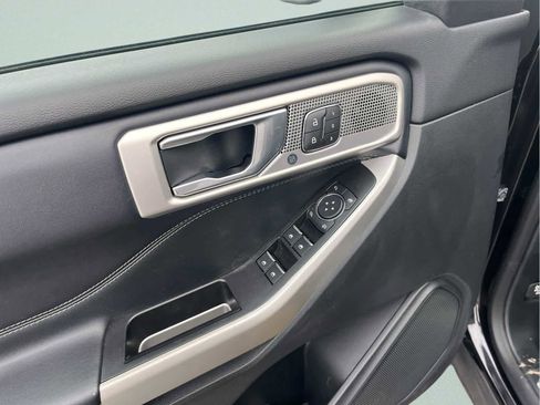 Used 2020 Ford Explorer Limited image 30