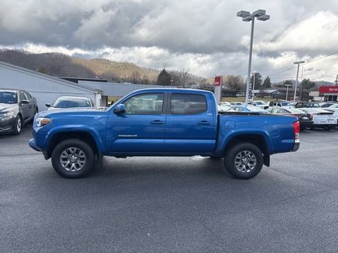 Used 2017 Toyota Tacoma SR5 image 5