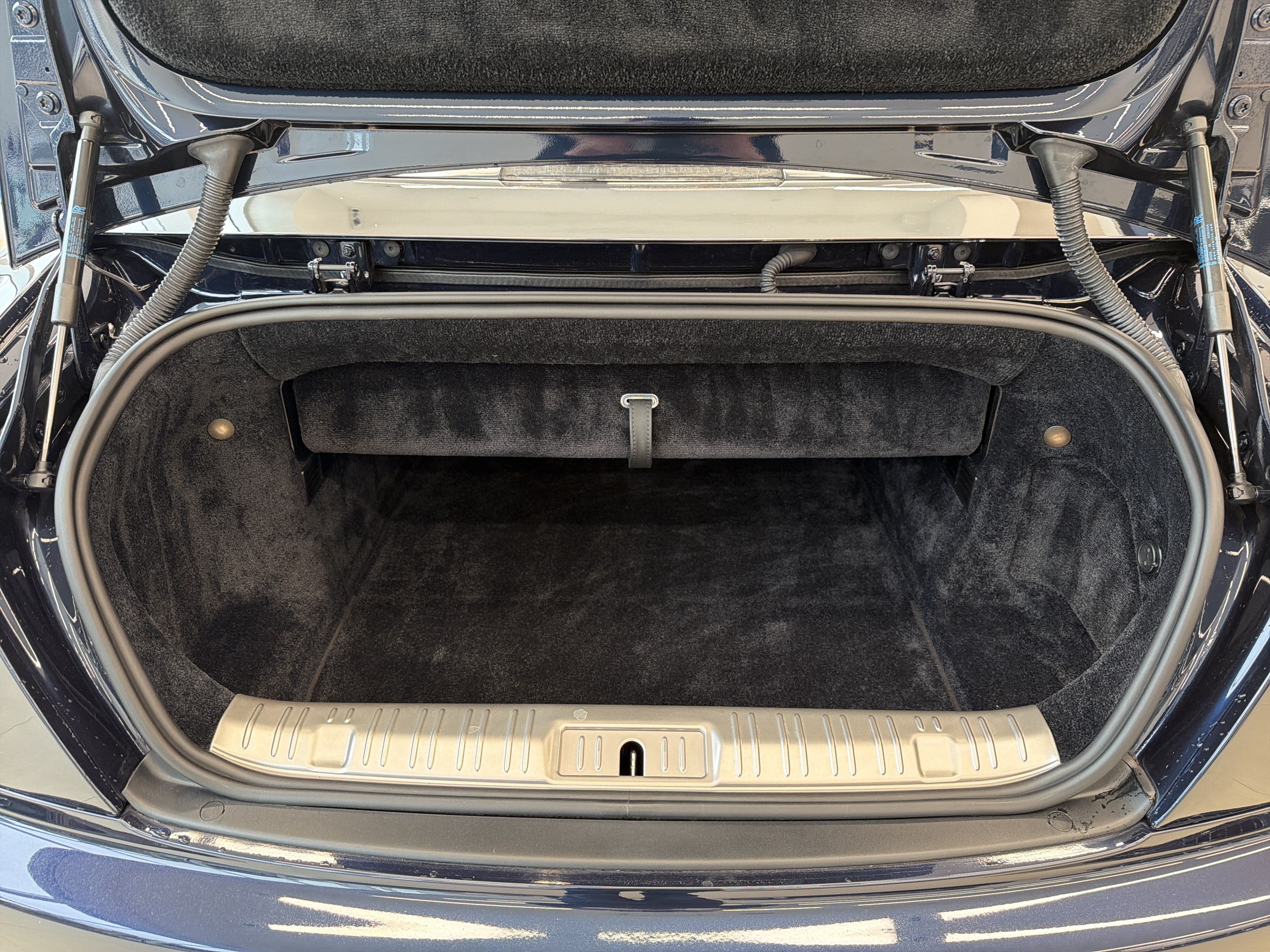 Certified 2018 Rolls-Royce Dawn RWD image 28