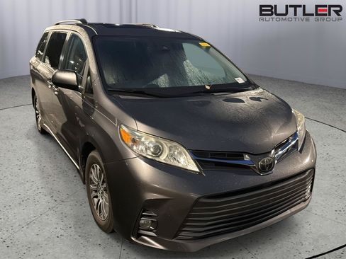 Used 2019 Toyota Sienna XLE FWD image 4