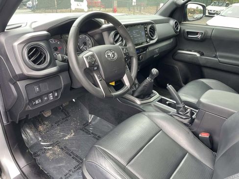 Used 2022 Toyota Tacoma TRD Off-Road w/ TRD Premium Off Road Package image 15