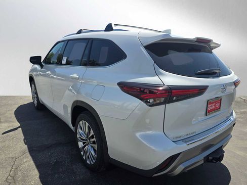 New 2026 Toyota Highlander Platinum AWD/4WD image 5