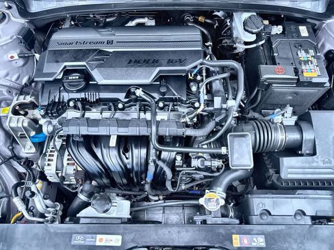 Used 2025 Hyundai Elantra Sport FWD image 12