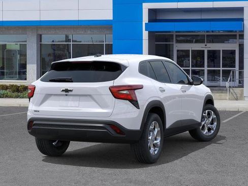 New 2026 Chevrolet Trax LS w/ LS Convenience Package FWD image 4