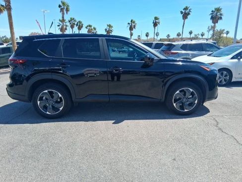 Certified 2024 Nissan Rogue SV AWD/4WD image 4