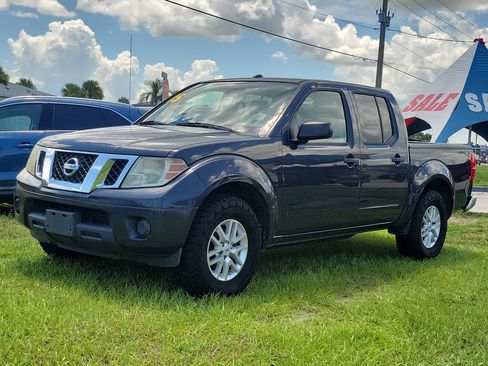 Used 2015 Nissan Frontier SV RWD image 2