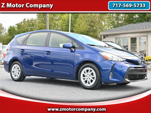 Used 2017 Toyota Prius V Three image 1