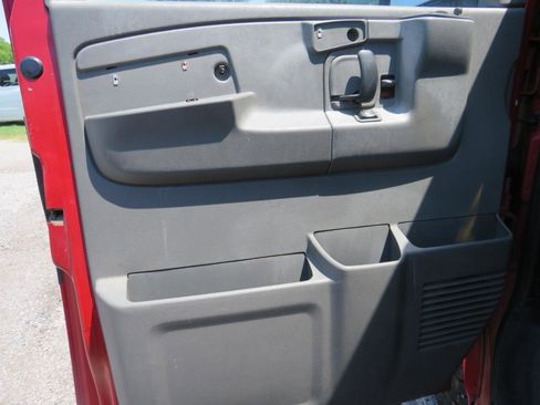 Used 2003 Chevrolet Express 2500 Passenger w/ LS Preferred Equipment Group RWD image 20