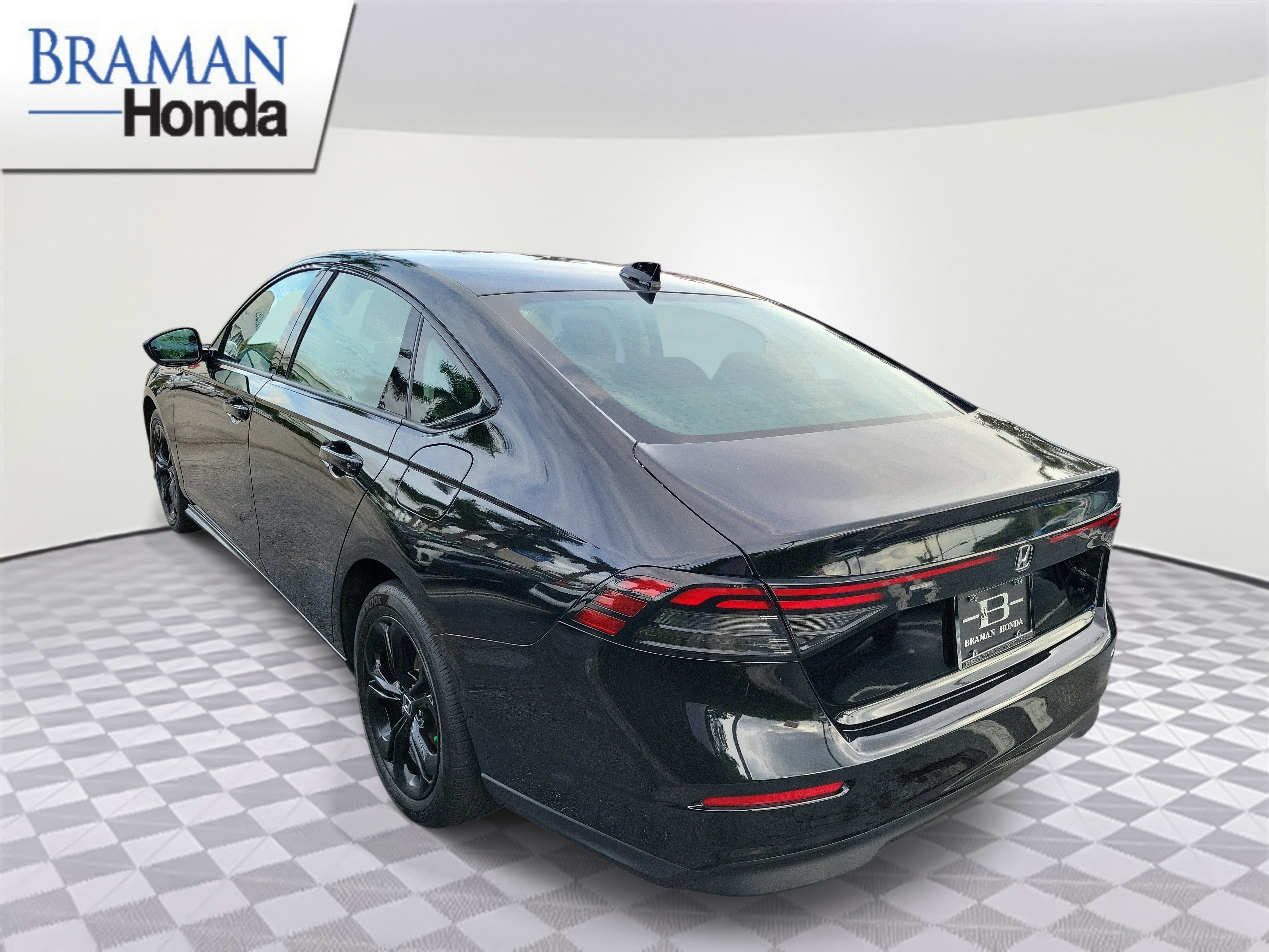 Certified 2025 Honda Accord SE image 4
