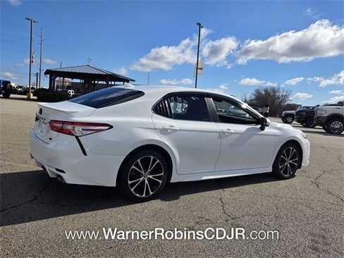 Used 2020 Toyota Camry SE image 11