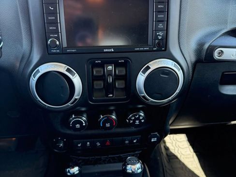 Used 2016 Jeep Wrangler Unlimited Sahara w/ Connectivity Group AWD/4WD image 8