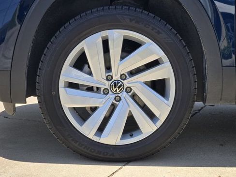 Used 2023 Volkswagen Atlas Cross Sport SE FWD image 11