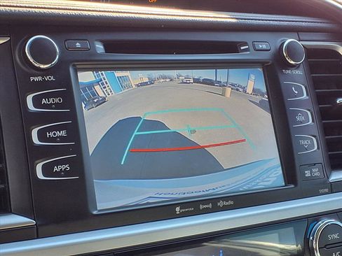 Used 2019 Toyota Highlander XLE image 5