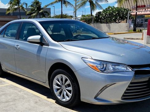Used 2017 Toyota Camry LE FWD image 8