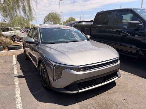 Used 2025 Kia K4 EX FWD image 3