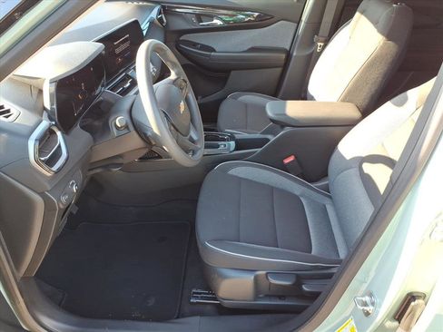 Used 2025 Chevrolet TrailBlazer LT AWD/4WD image 12