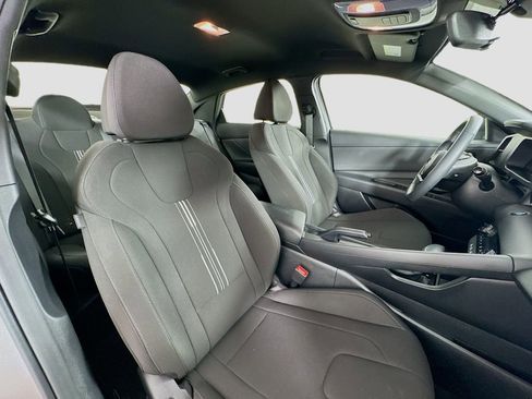 Certified 2025 Hyundai Elantra Sport image 28