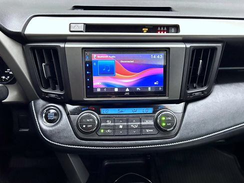 Used 2018 Toyota RAV4 XLE FWD image 13