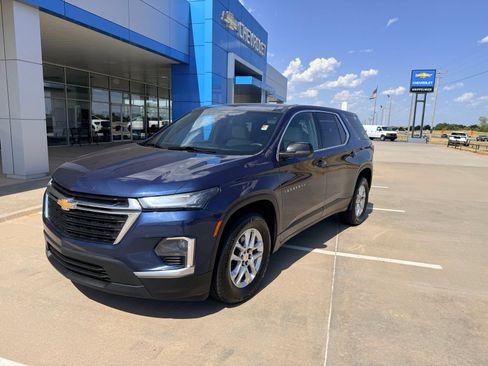 Used 2022 Chevrolet Traverse LS FWD image 2