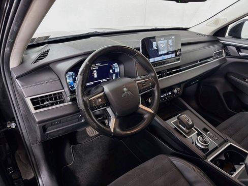 Used 2022 Mitsubishi Outlander SE AWD/4WD image 16