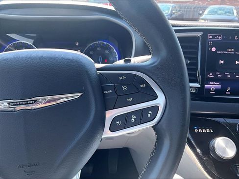 Used 2023 Chrysler Pacifica Touring-L FWD image 20