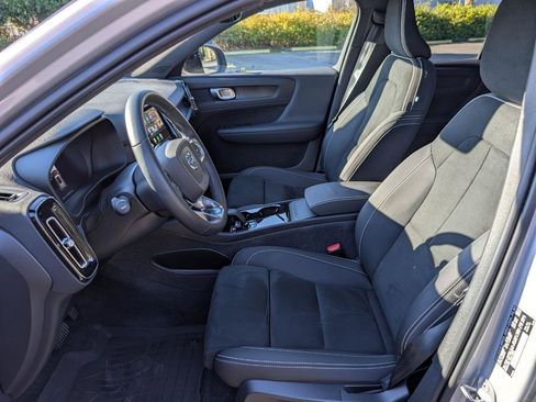 Used 2024 Volvo XC40 Recharge Plus w/ Protection Package Premier image 10