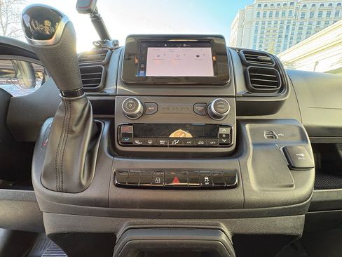 Used 2025 RAM ProMaster 2500 w/ Convenience Group image 19