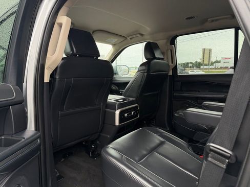 Used 2024 Ford Expedition XLT RWD image 24