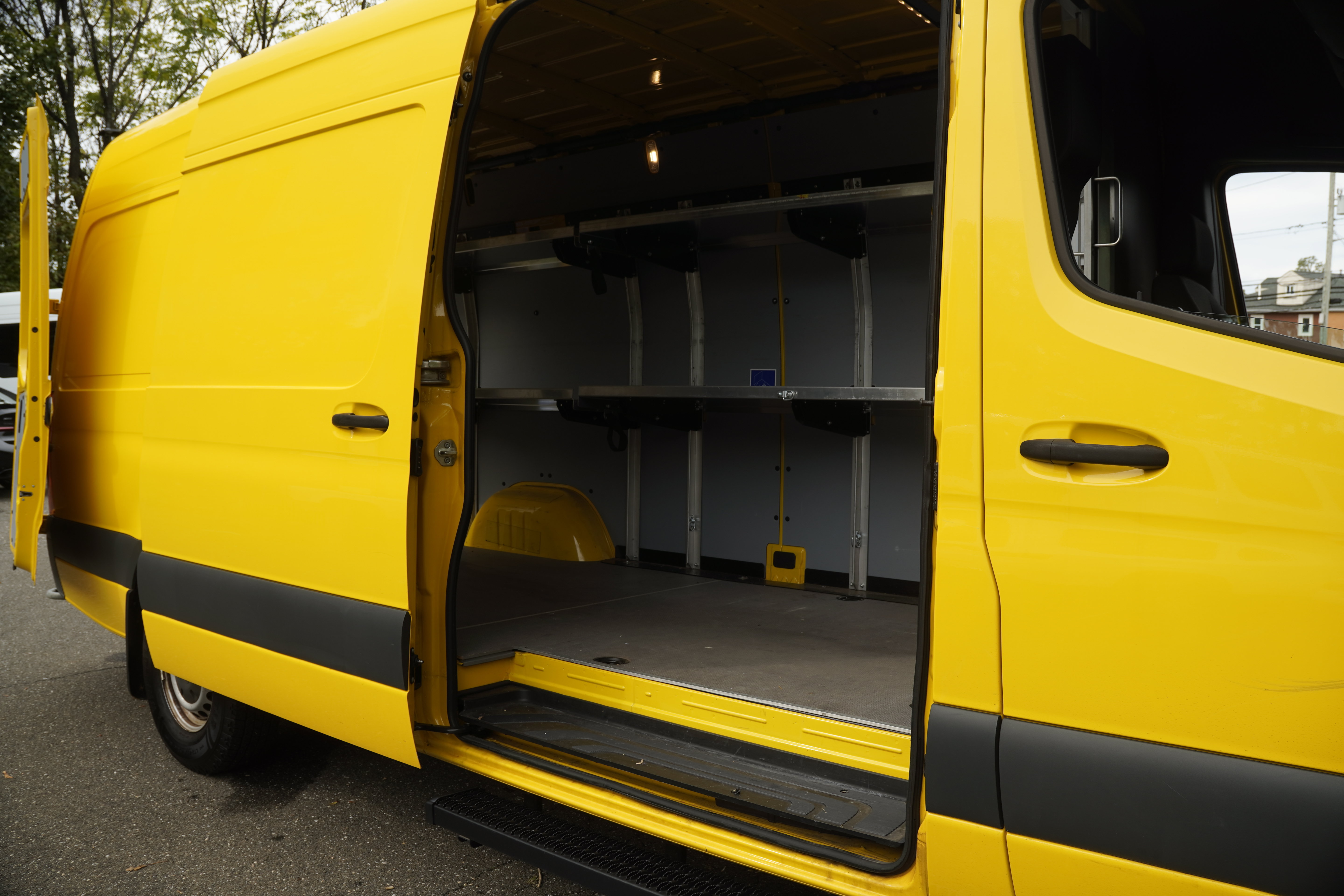 Used 2021 Mercedes-Benz Sprinter 2500 w/ Acoustic Package image 14