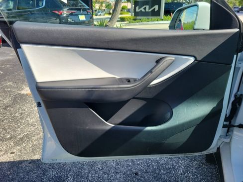 Used 2022 Tesla Model Y Performance AWD/4WD image 17