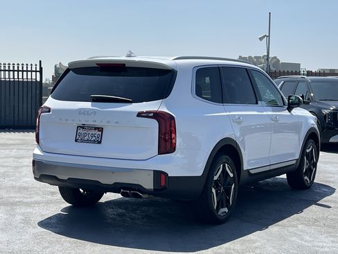 Used 2025 Kia Telluride S FWD image 7