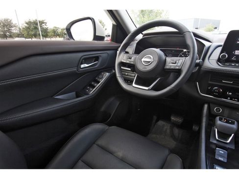 Used 2023 Nissan Rogue SV w/ SV Premium B Package image 11