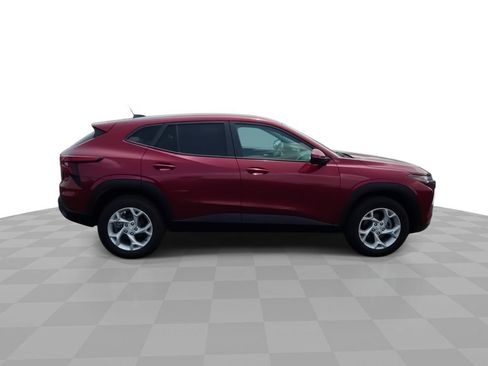 Used 2024 Chevrolet Trax LS w/ LS Convenience Package FWD image 9