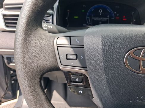 Used 2026 Toyota Camry LE FWD image 17