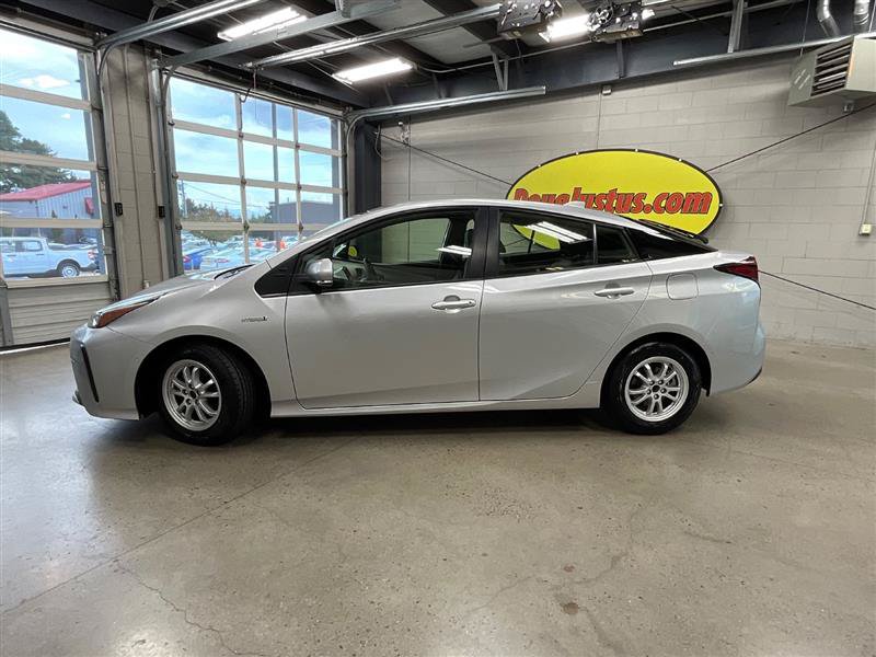 Used 2022 Toyota Prius LE FWD image 2