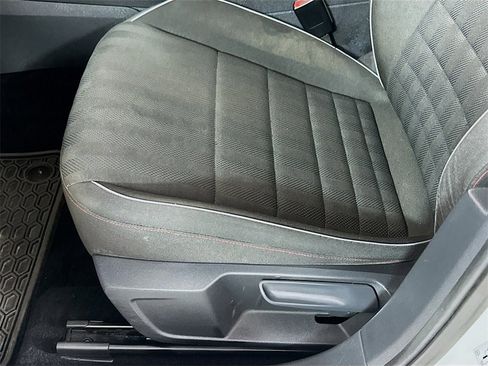 Used 2019 Volkswagen Jetta GLI image 9