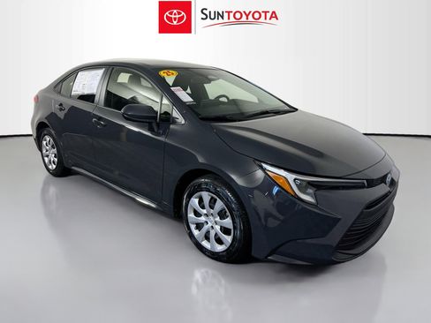 Used 2025 Toyota Corolla LE image 1