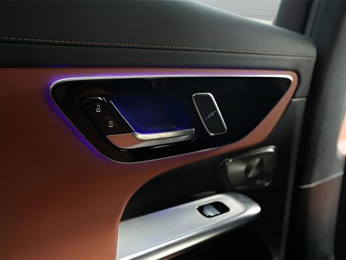 Used 2023 Mercedes-Benz GLC 300 4MATIC w/ Exclusive Trim Package image 43